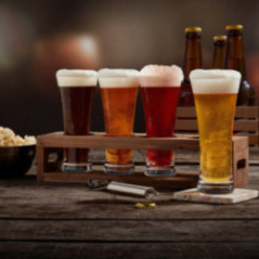 SET DE VASOS PARA CERVEZA CON BASE DE MADERA