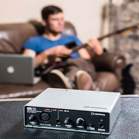 INTERFAZ DE AUDIO UR12